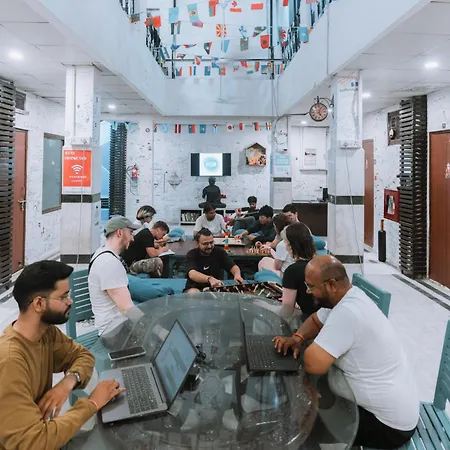 Joey'S Hostel Agra - 200M From Taj Mahal-2